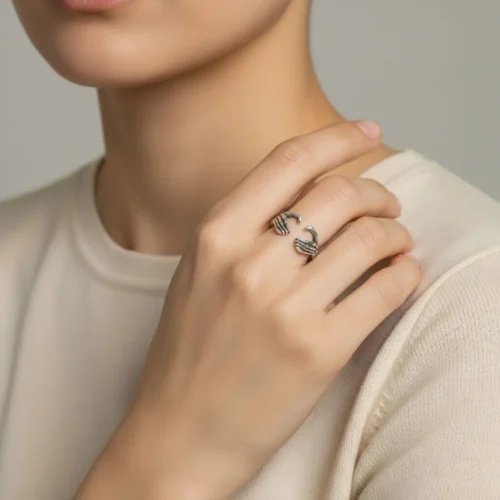 Anillo De Plata Corazon De Manos Ajustable