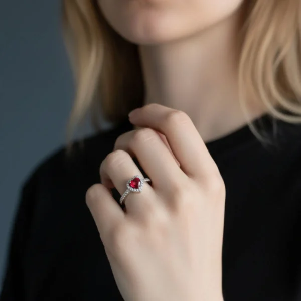 Anillo De Plata Corazón Superior Rojo