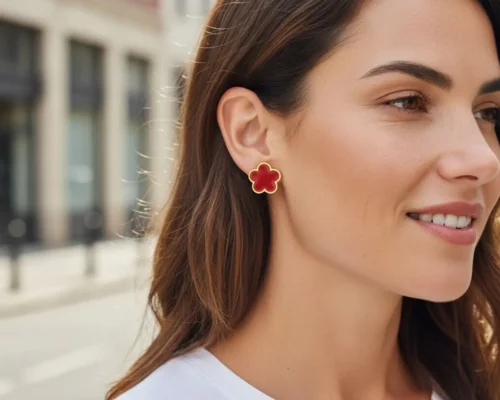 Aretes Broquel De Acero Flor 5 Hojas Rojo
