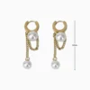 Aretes Huggies De Acero Perlas Dorado