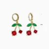Aretes Huggies De Oro Cereza Roja
