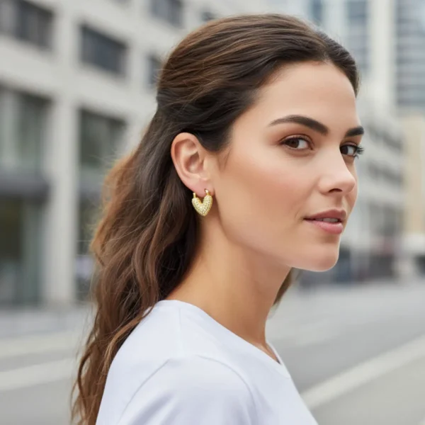 Aretes Huggies De Oro Corazon Brillante