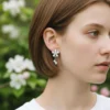Aretes Broquel De Plata Flor Blanca Aretes Broquel De Plata Flor Blanca