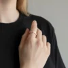 Anillo De Acero Corazones Rosas Ajustable