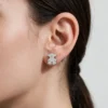 Aretes Broquel De Titanio Oso Metálico Plateado